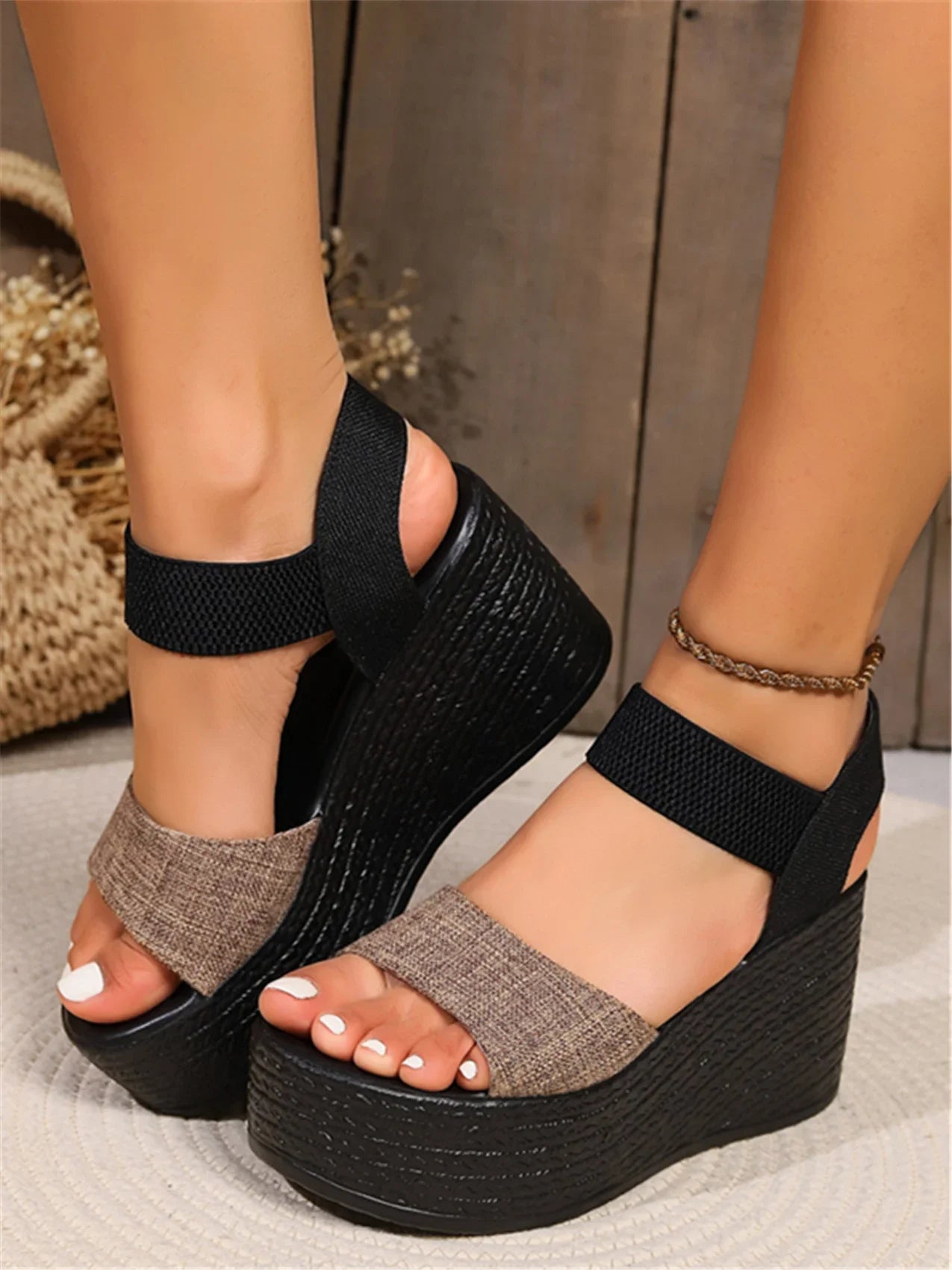 Vennice Canvas Wedges